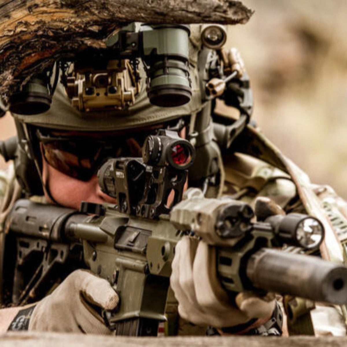 Aimpoint Micro T2: Rugged 2 MOA Red Dot & 5-Year Battery - NVG Compatible & Waterproof